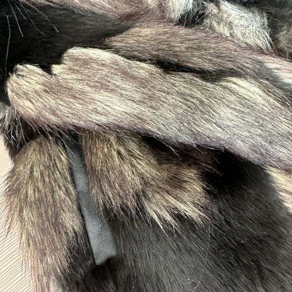 ⭐️SOLD⭐️ Faux Fur Via Spiga 3/4 sleeve coat size extra small - Picture 8 of 8